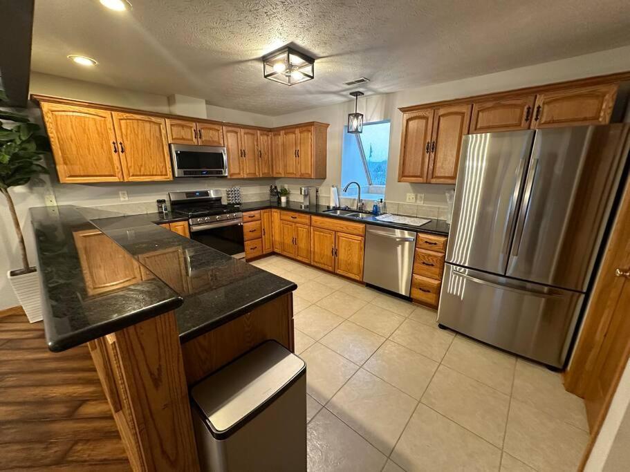 Inviting 3 Bed 2.5 Bath Townhome In Wadsworth Экстерьер фото