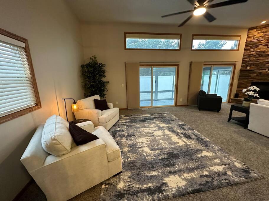 Inviting 3 Bed 2.5 Bath Townhome In Wadsworth Экстерьер фото