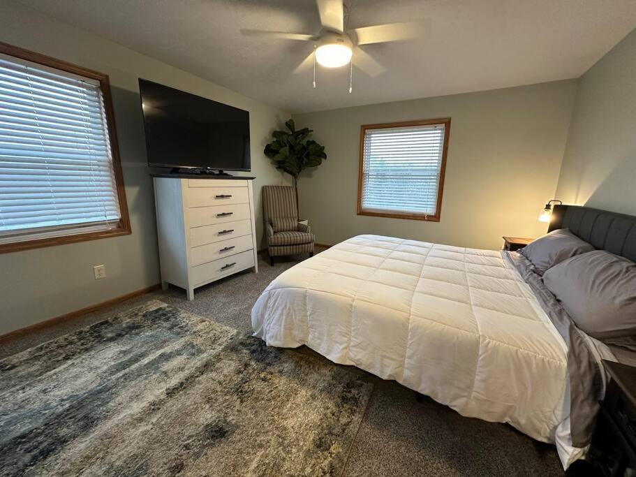Inviting 3 Bed 2.5 Bath Townhome In Wadsworth Экстерьер фото