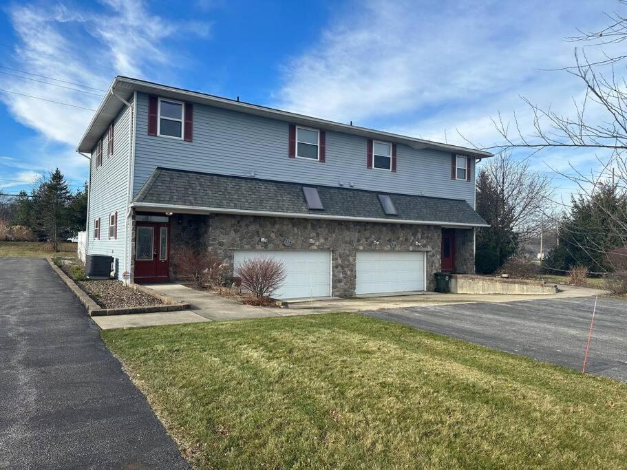 Inviting 3 Bed 2.5 Bath Townhome In Wadsworth Экстерьер фото