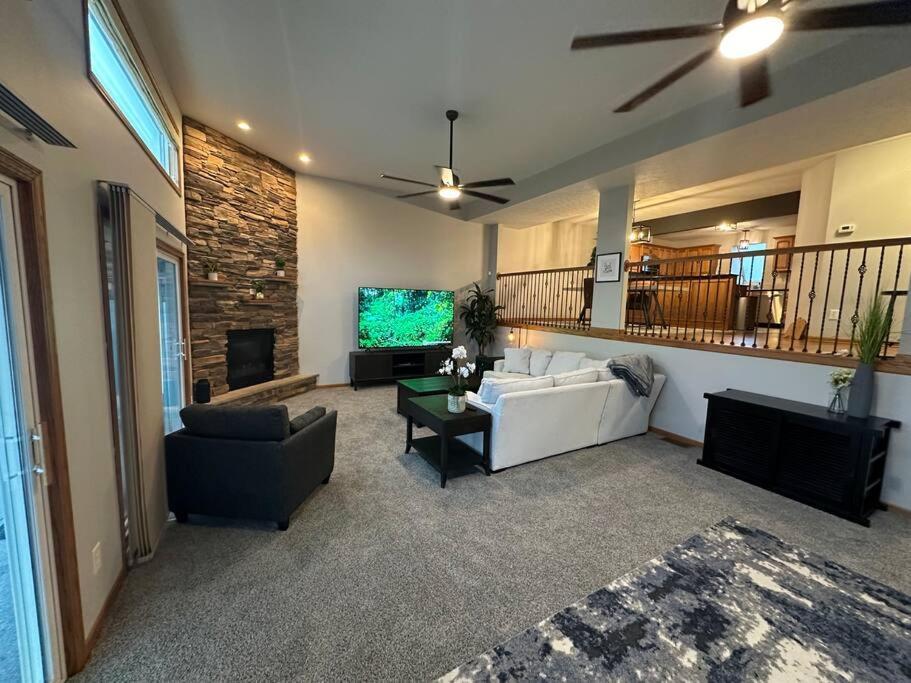 Inviting 3 Bed 2.5 Bath Townhome In Wadsworth Экстерьер фото